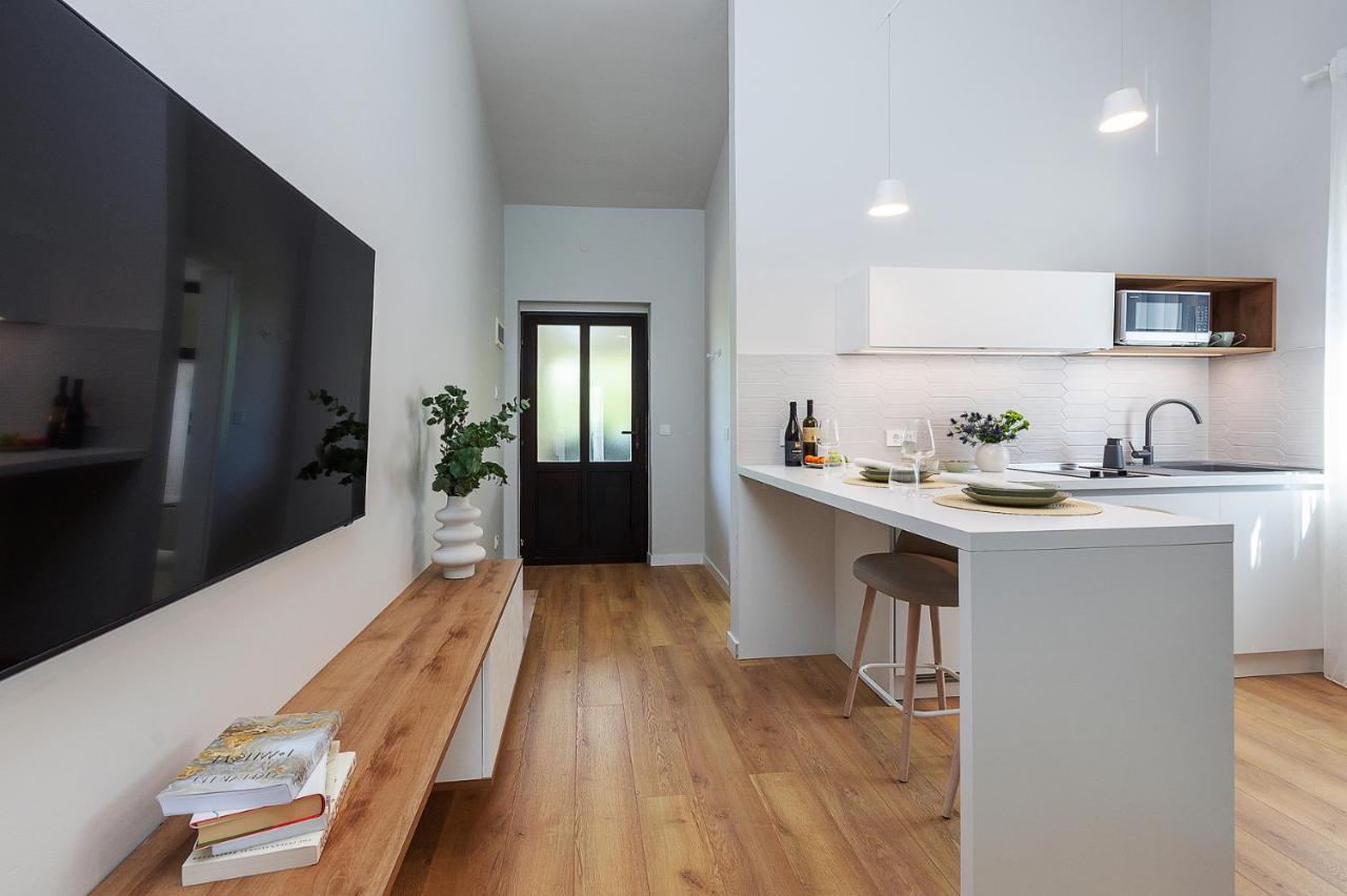 The Best Sunset Apartments ロヴィニ エクステリア 写真